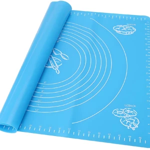 Tapete de silicona azul para horno con medidas en centímetros y pulgadas, líneas guía para repostería y diseño enrollado parcialmente visible.