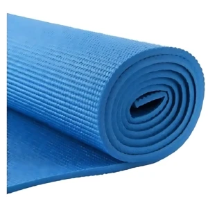Colchoneta de yoga enrollada en color azul, con textura antideslizante visible en la superficie superior.