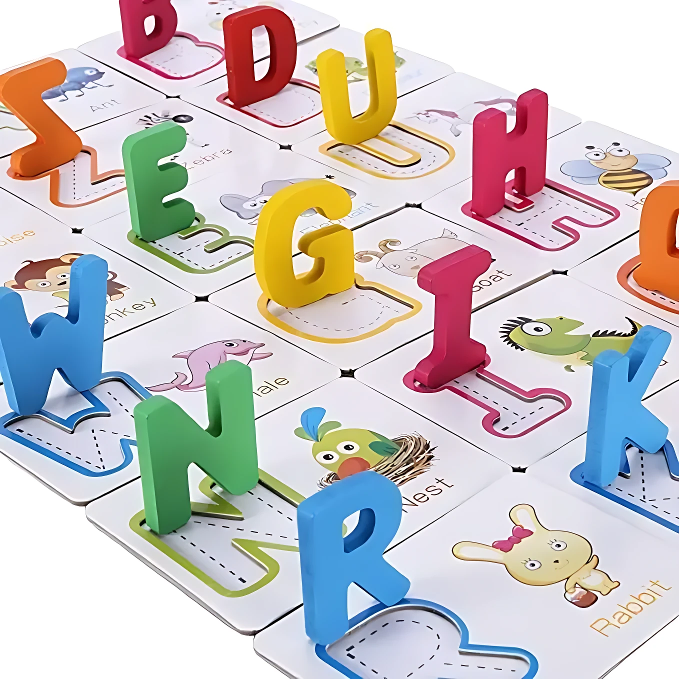 Tarjetas educativas con letras mayúsculas en relieve de colores y dibujos de animales para niños, diseñadas para aprender inglés jugando.