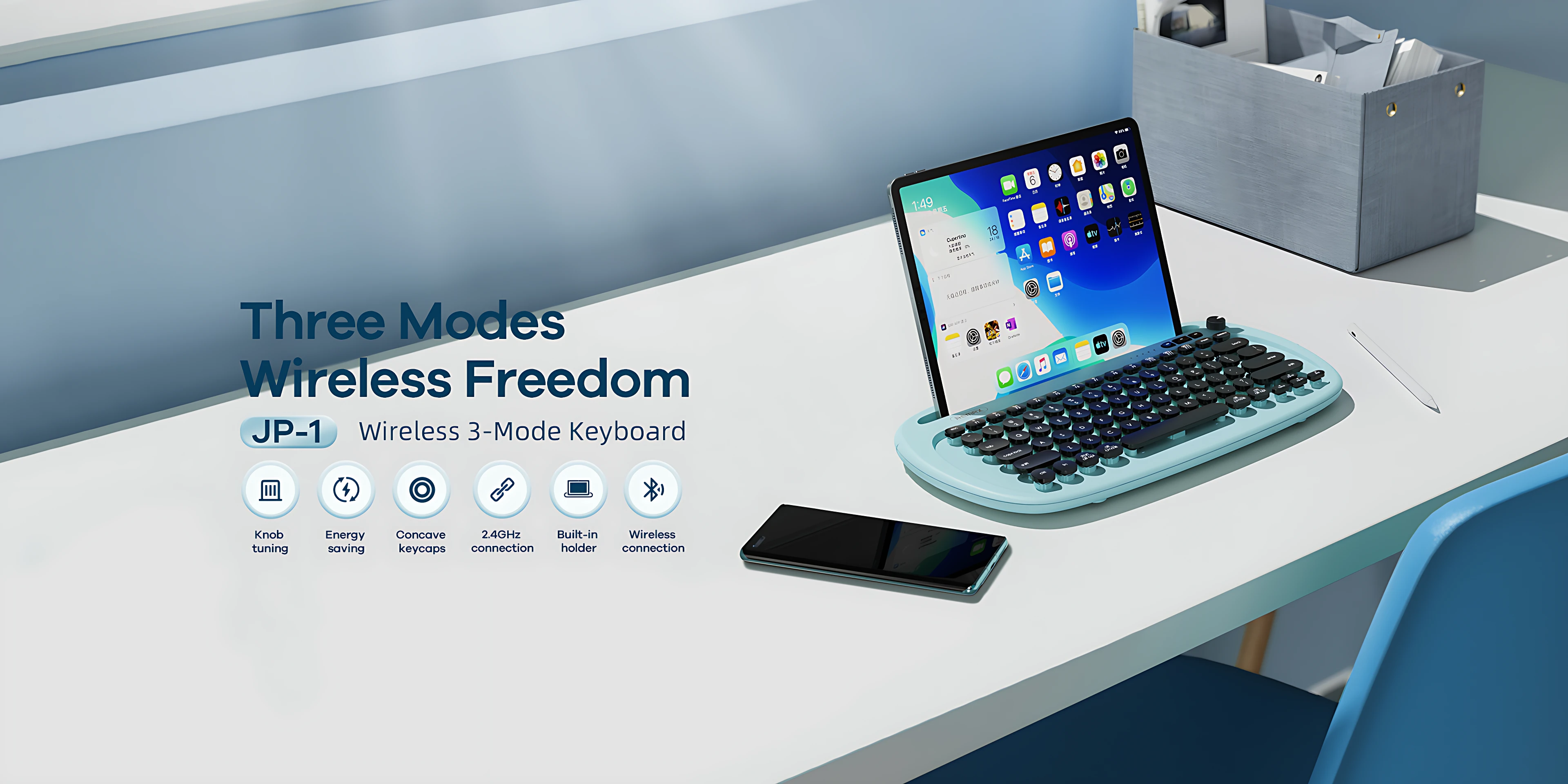 Teclado inalámbrico Remax en color azul claro, con tablet y smartphone sobre escritorio blanco, destacando su diseño compacto y funcionalidad multiuso.