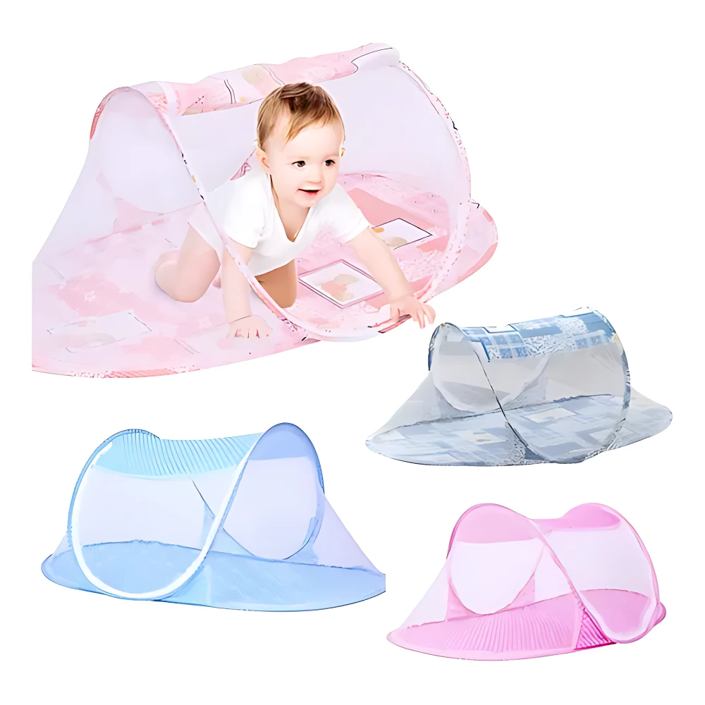 Toldillo para bebé con malla antimosquitos en tonos rosa, azul y blanco; muestra un niño dentro del modelo rosa, con otras tres versiones desplegadas al lado.
