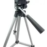 Trípode profesional Zhero en color gris con cabeza negra y mango de ajuste extendido, diseñado para fotografía y videografía estable.