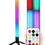 Tubo neón RGB vertical de 75 cm con soporte trípode negro, mostrando gradiente multicolor y panel de control remoto con botones de colores y funciones.
