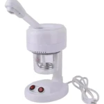 Vaporizador facial blanco con boquilla ergonómica, base con dos botones rojos y cable incluido, diseñado para hidratación y masaje de poros.