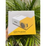 Video Proyector LED Portátil 400 Lúmenes - Disfruta películas en pantalla grande desde tu sala