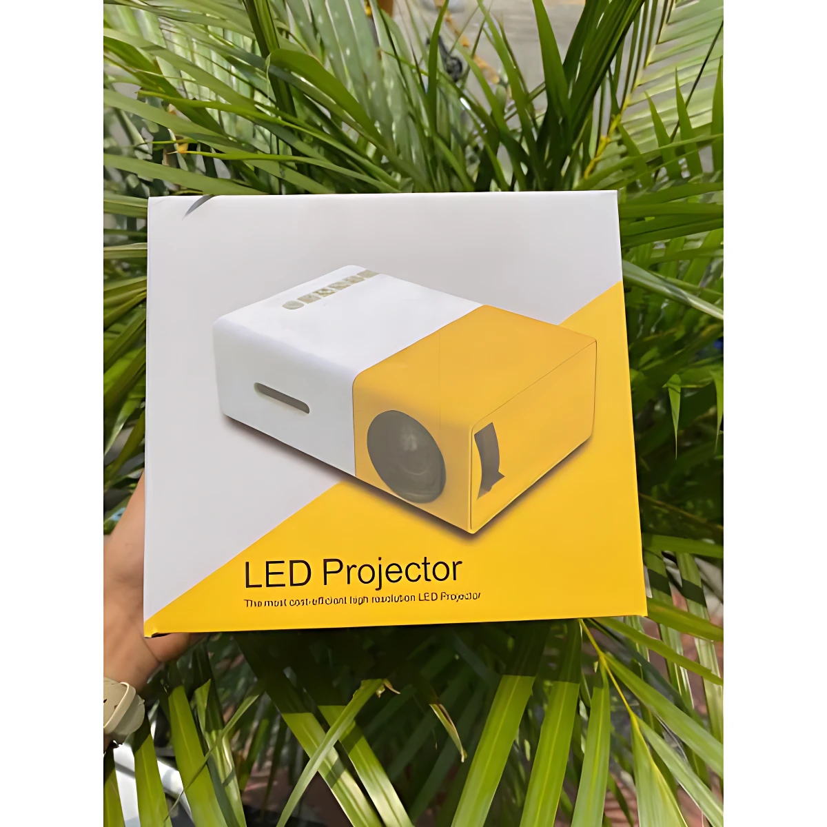 Video Proyector LED Portátil 400 Lúmenes - Disfruta películas en pantalla grande desde tu sala
