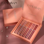 Set de seis labiales mate nude de la marca Handaiyan, presentados en caja rosa con tapas abiertas, mostrando los tubos alineados en tonos cálidos y neutros sobre fondo rosado con adornos brillantes.