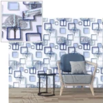 Papel adhesivo decorativo con patrón geométrico en tonos azules y blancos, mostrando árboles estilizados dentro de marcos cuadrados. Incluye vista ampliada del diseño. Ideal para renovar paredes interiores.
