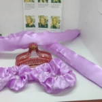 Set de dos onduladores de pelo con cerámica y diademas, color lila, sobre fondo blanco con muestra de resultados en el cabello.