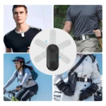 Dispositivo de grabación corporal con montaje magnético, mostrado en cuatro contextos: hombre en camiseta negra, persona con pantalón beige, ciclista con casco y oficial en uniforme blanco. El dispositivo es negro, compacto y se ajusta a la ropa o cinturón.