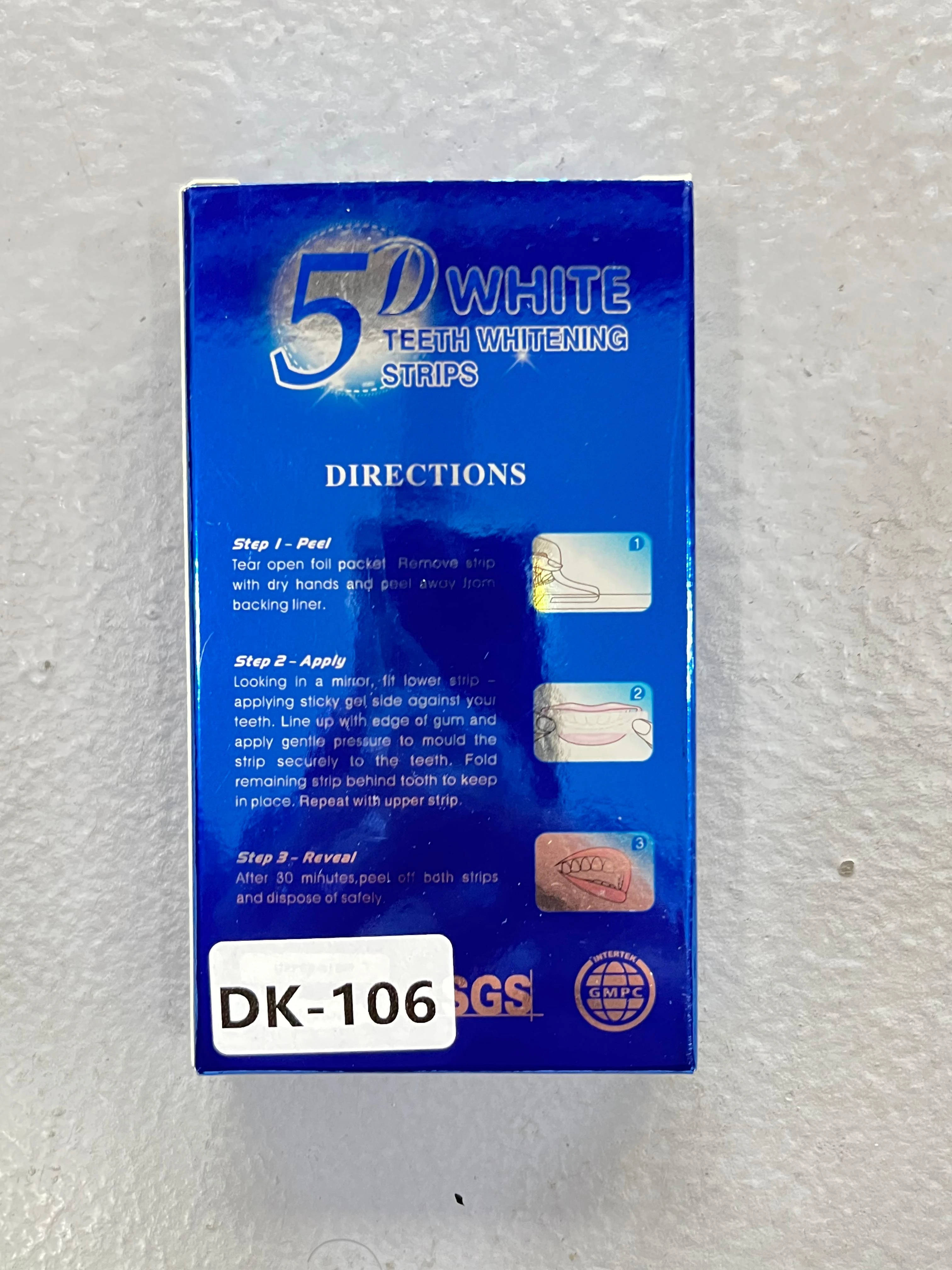 Cinta blanqueadora dental 5D en caja azul con instrucciones de uso y código DK-106 visible.