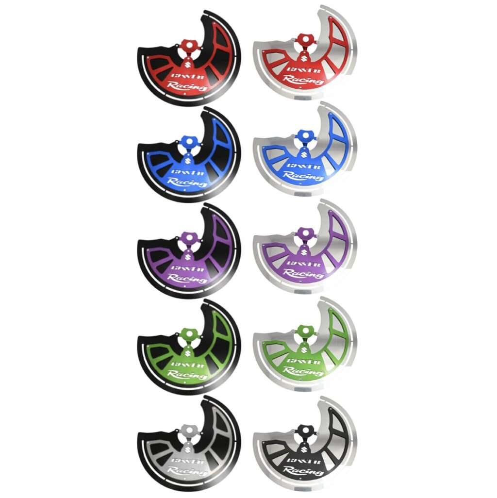 Protector disco freno Gixxer 150 en acero inoxidable, disponible en seis colores: rojo, azul, morado, verde, negro y plateado. Diseño curvo con logo central y bordes dentados.