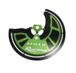 Protector de disco freno Gixxer 150 en acero inoxidable, con acabado verde y negro, diseño aerodinámico y logotipo visible.