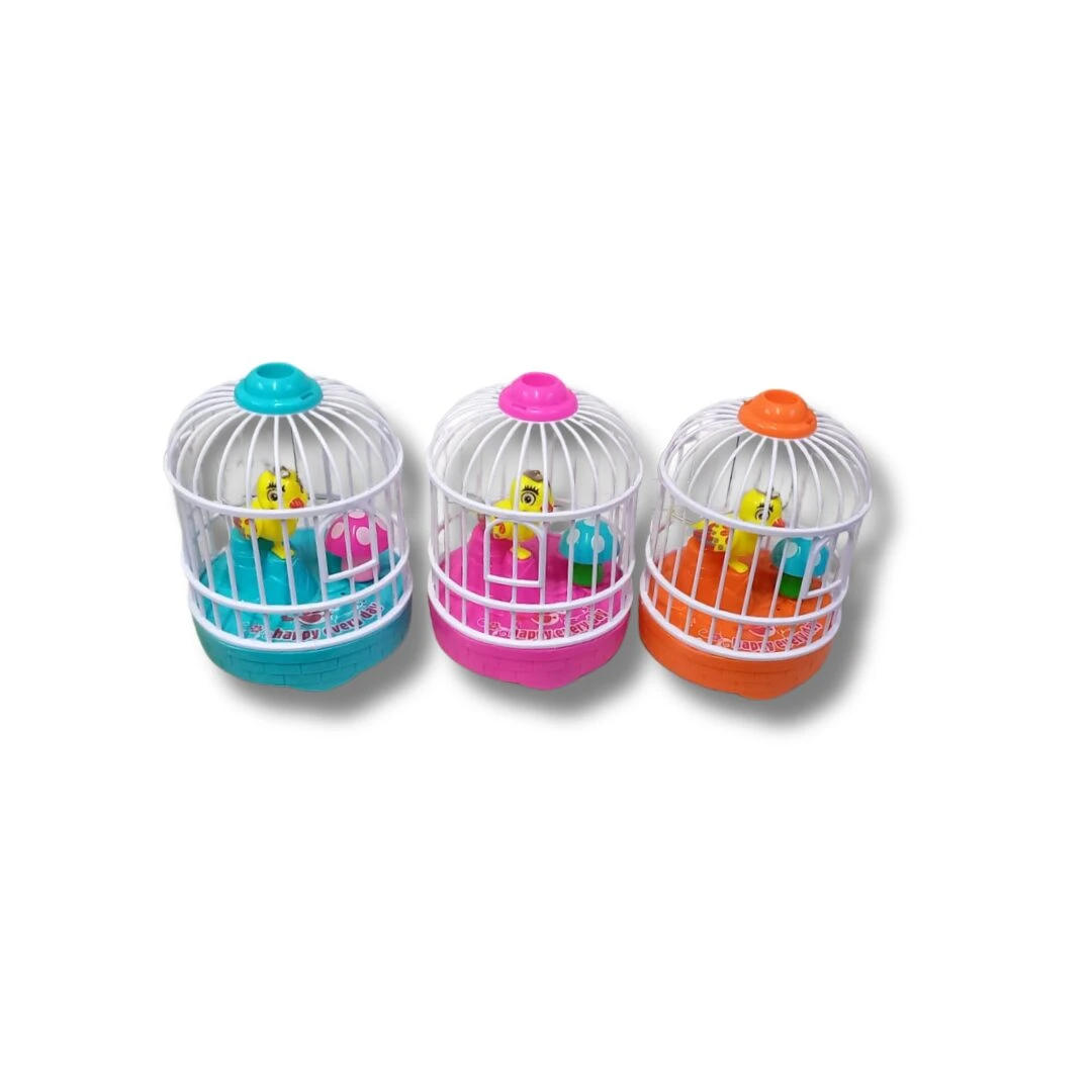 Tres pajarraros repetidores de juguete en jaulas blancas con base azul, rosa y naranja, diseñados para estimular el lenguaje infantil.