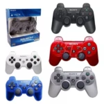 Control inalámbrico DualShock 3 para PlayStation 3 en colores negro, rojo, blanco, azul y plateado, mostrado junto a su empaque original.
