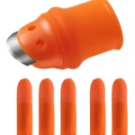 Guante cortador naranja con punta de acero inoxidable y cinco tapones de silicona incluidos, para proteger manos al cortar frutas y verduras.