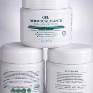 Set de dos frascos blancos de 100 ml de gel dermocalmante para piel expuesta, con tapa rosada y etiquetas que detallan beneficios y composición.