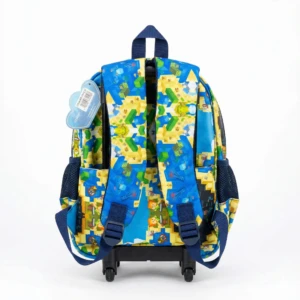 Mochila escolar con rodillos, diseño Minecraft en tonos azules y amarillos, vista trasera con correas ajustables y ruedas negras.