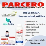 Botella blanca de 1 litro de Parcero, insecticida concentrado en emulsión, con etiqueta azul y roja. Incluye caja y frasco pequeño. Uso en salud pública para control de vectores.