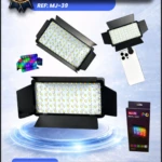 Luz LED RGB rectangular portátil modelo MJ-39, con barndoor, puerto USB-C, soporte para celular y caja de empaque incluida.