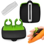 Pelador ergonómico de acero inoxidable con mango verde y base negra, mostrando pieza de repuesto transparente y uso en mano con zanahoria.