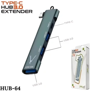 Adaptador Hub 3.0 tipo C en color gris oscuro, con cuatro puertos visibles (dos USB 3.0 azules, dos USB 2.0 y uno tipo C), mostrando su diseño compacto y la caja de presentación al lado.