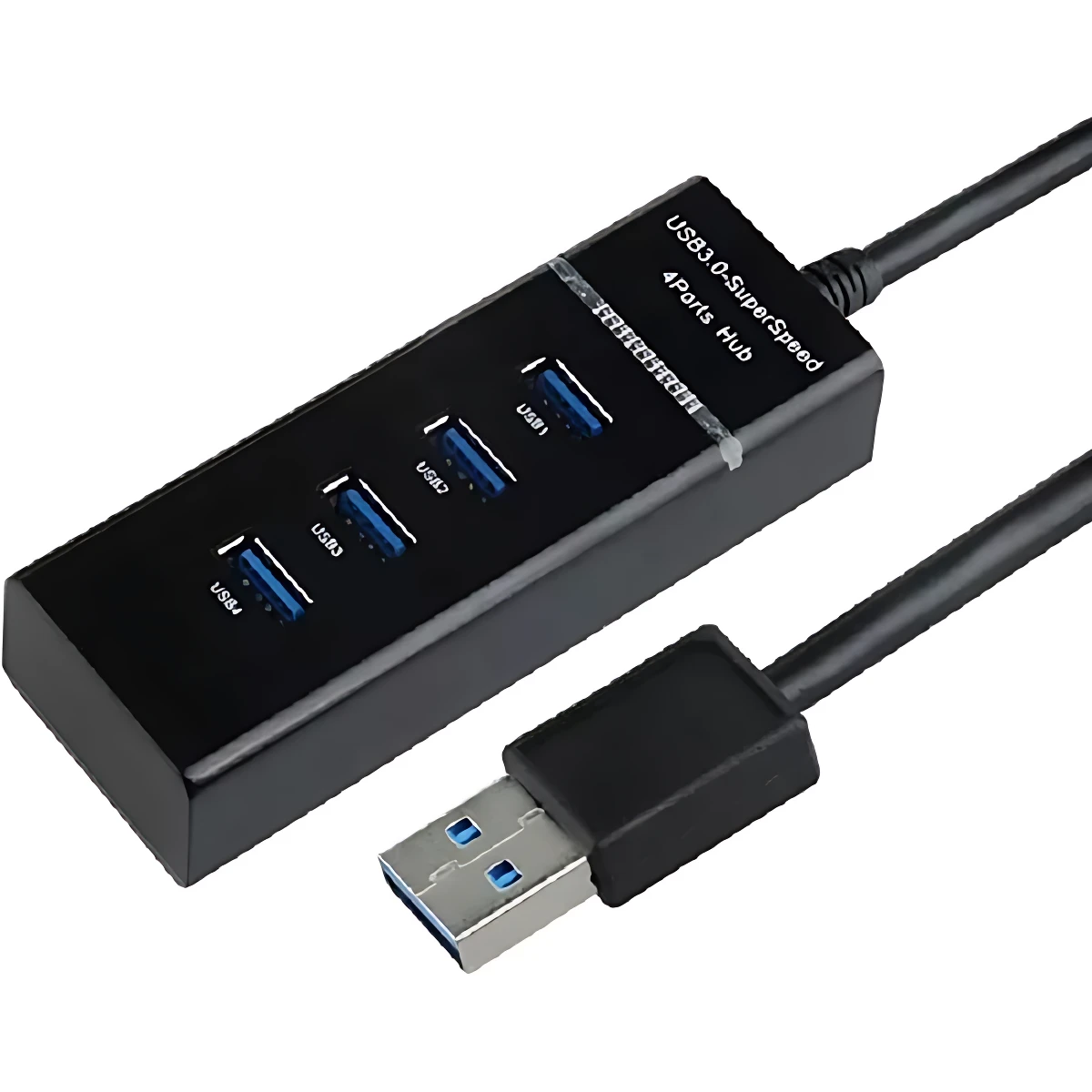 Hub de cuatro puertos USB 3.0 negro con cable, mostrando conectores azules y etiqueta con especificaciones técnicas.