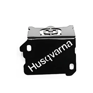 Protector de disco freno delantero Svartpilen en acero inoxidable, con logotipo Husqvarna en blanco sobre superficie negra brillante.