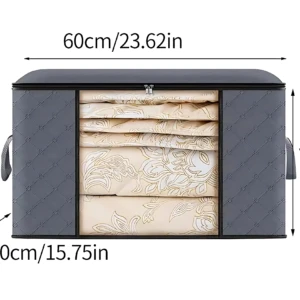 Caja de almacenamiento rígida gris con visor, de 60 cm de ancho, 35 cm de alto y 40 cm de profundidad, mostrando sábanas enrolladas dentro.