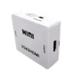Adaptador VGA a HDMI blanco compacto, con puerto de entrada y salida visibles, ideal para conectar computadoras antiguas a pantallas modernas.