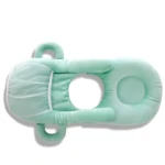 Cojín ergonómico para lactancia en color menta, con malla transparente en la zona frontal y asas laterales para facilitar el manejo.