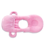Cojín ergonómico para lactancia en color rosa, con malla transparente en la parte frontal y asas laterales para facilitar su manejo.