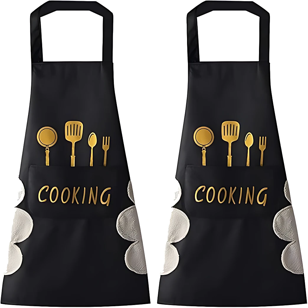 Delantal negro con detalles dorados y toallas blancas, diseño de utensilios y texto COOKING.