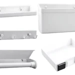 Dispensador magnético blanco de cinco piezas para nevera, incluye bandejas, ganchos y soportes con imanes visibles.