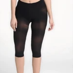 Faja moldeadora capri negra con levantador de glúteos, vista frontal completa sobre modelo.