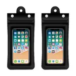 Set de dos fundas impermeables flotantes negras para teléfono, mostrando pantalla activa con iconos visibles.