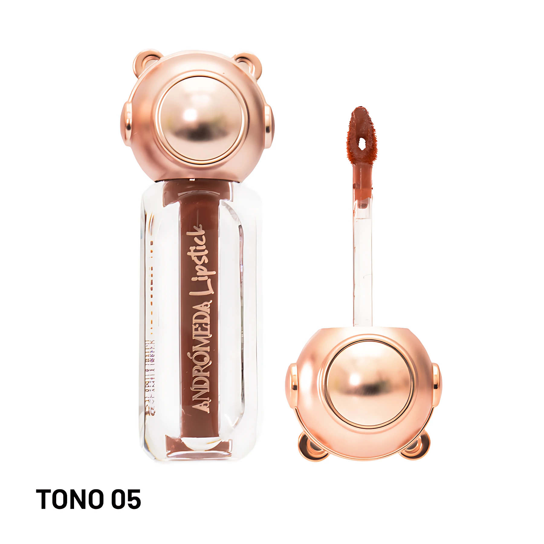 Labial líquido Andromeda tono 05, envase transparente con tapa en forma de cabeza de oso rosada, aplicador visible con color marrón claro.