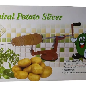 Caja de máquina manual para espiralizar papas, con de patatas, hierbas y personaje verde. Incluye base de succión y mango ergonómico.
