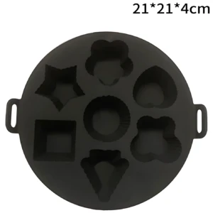 Molde de silicona negro circular con siete cavidades de formas variadas (estrella, cuadrado, corazón, flor, cono, círculo y nube), dimensiones 21x21x4 cm, con asas laterales para manejo seguro.