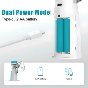 Nebulizador inalámbrico blanco con batería recargable tipo C y dos pilas AA, mostrando su compartimento abierto y cable de carga.