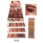 Paleta de sombras nude waterproof con 15 tonos, incluyendo brillos y mate, presentada en exhibidor con muestra de aplicación en ojo.