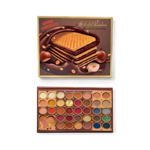 Paleta de sombras de ojos con 42 tonos cremosos en presentación rectangular, mostrando vista frontal abierta con compartimentos organizados en filas y columnas, incluyendo brillos, mates y colores cálidos y fríos.
