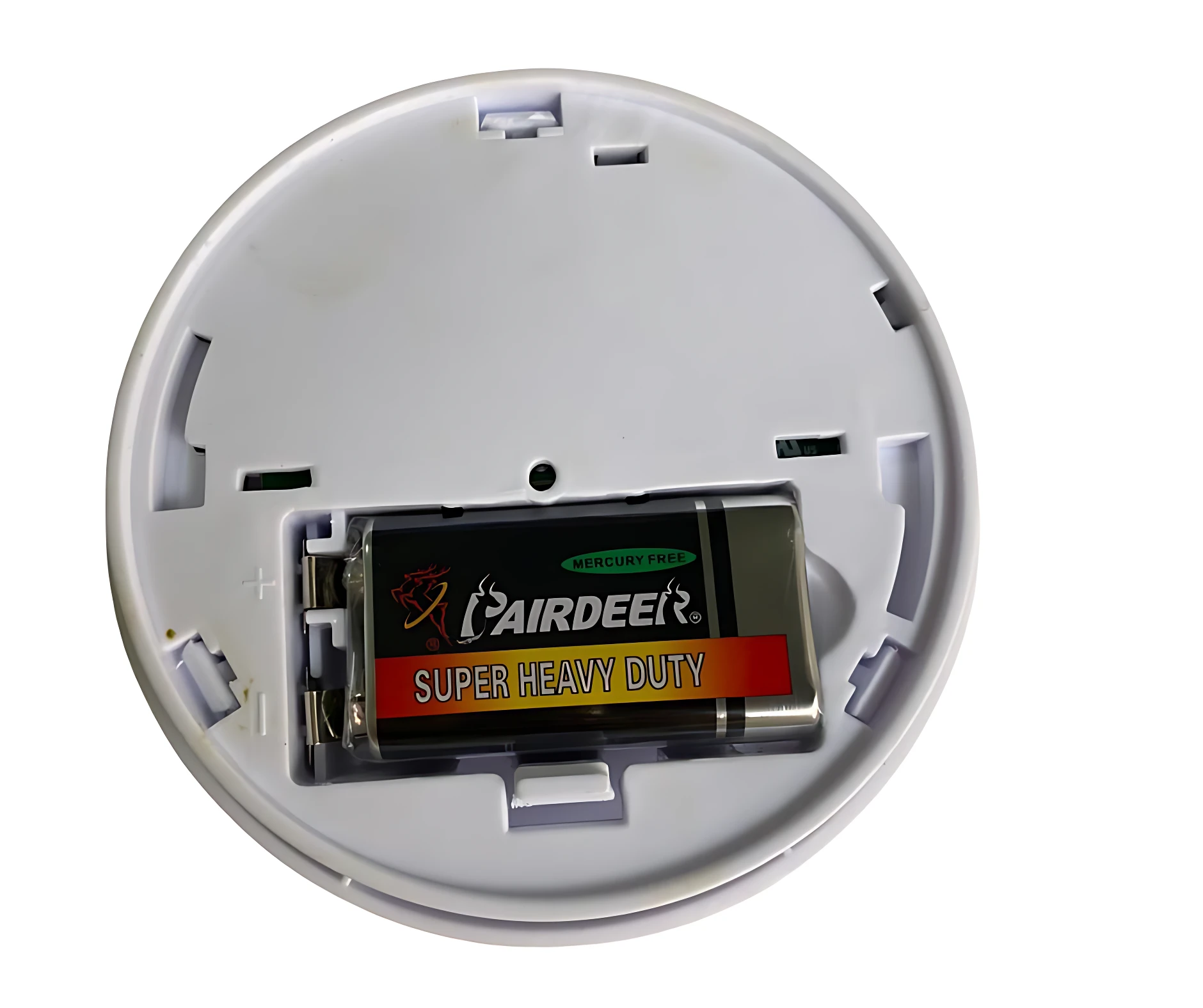Sensor de humo fotoeléctrico circular blanco con batería 9V Airdeer instalada en su base, mostrando interior de montaje y contactos eléctricos.