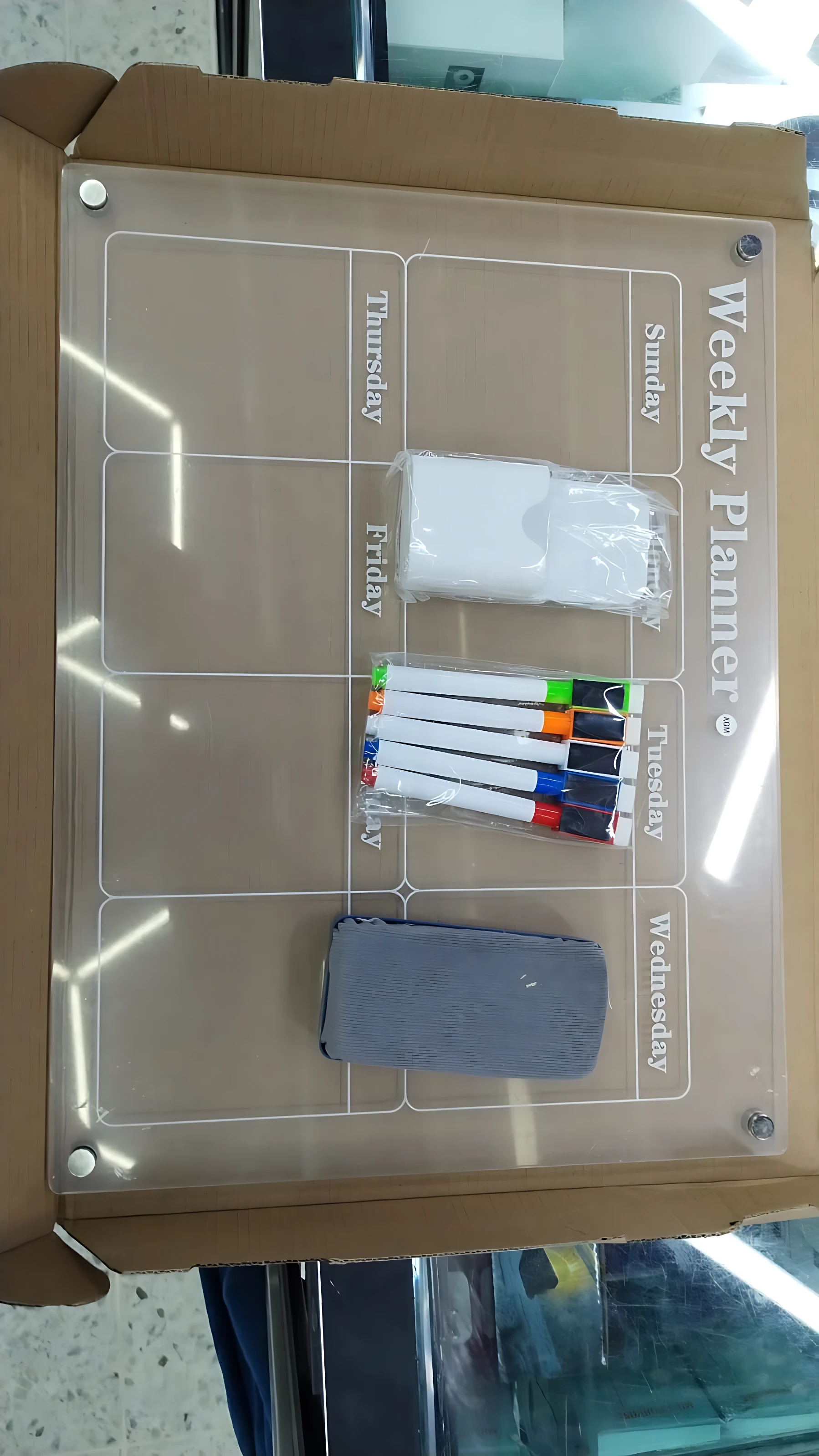 Tablero acrílico transparente magnético para nevera con organizador semanal, incluye marcadores de colores y borrador.