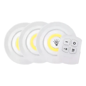 Set de dos luces LED circulares blancas con centro amarillo, acompañadas de un control remoto con botones de encendido, apagado, ajuste de brillo y temporizador de 30 minutos.