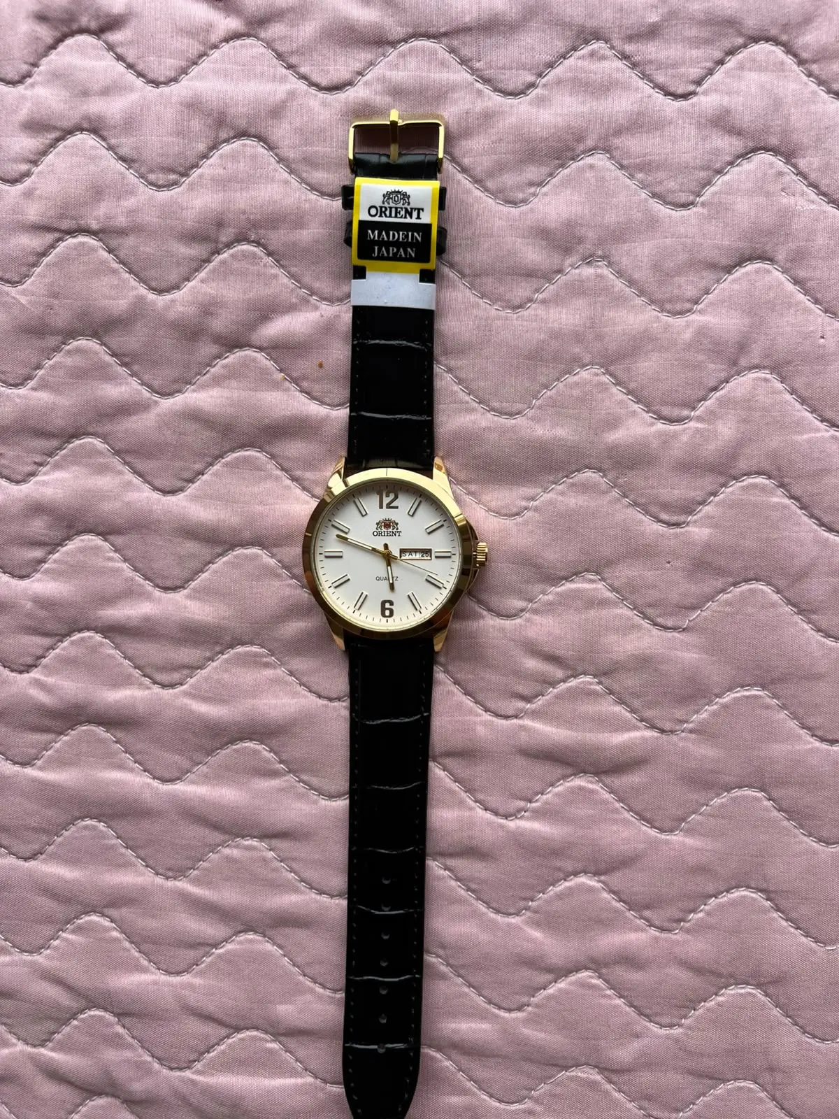 Reloj Orient de cuarzo con doble calendario y pulso de cocodrilo - Eleva tu presencia ejecutiva con precisión absoluta