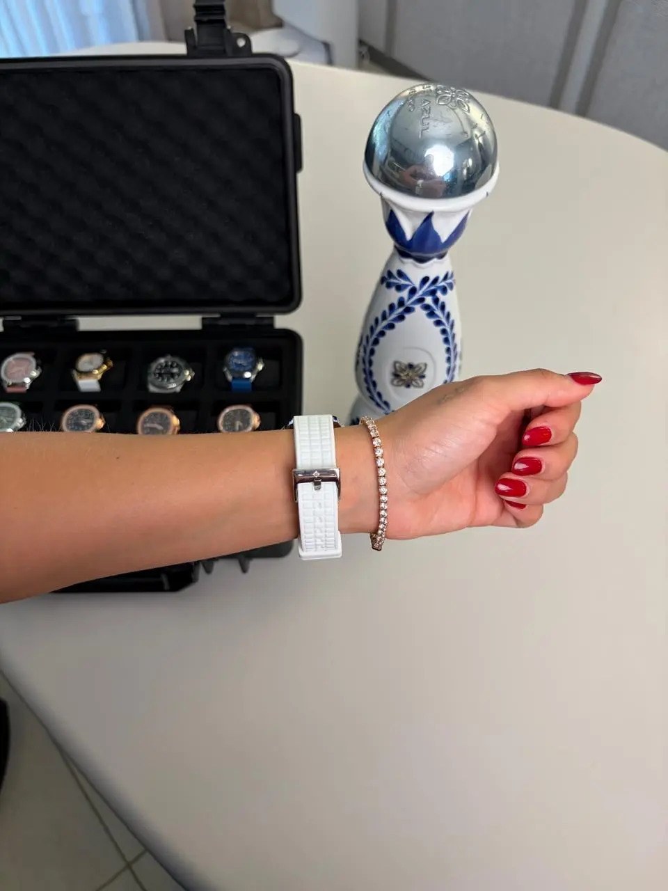 Reloj de pulsera para mujer con correa de caucho y fecha - realza tu estilo diario con elegancia y comodidad