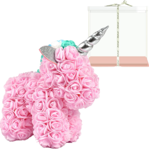 Unicornio de rosas eternas rosas con cuerno plateado y corona de flores, junto a caja de regalo transparente con cinta blanca y base rosa.