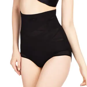 Detalle del diseño cruzado del panty control de abdomen