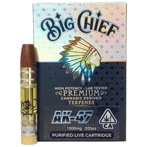 Cartucho de vapeo Big Chief AK-47 de 1000 mg con boquilla de madera junto a su caja azul con de un jefe nativo americano.